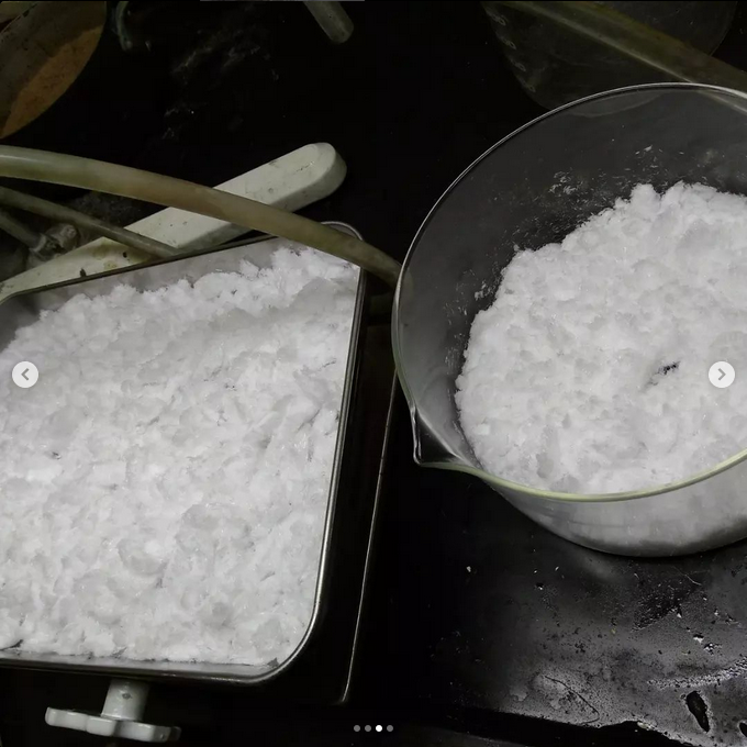 Aceburic Acid – (crystaline, white powder) - Image 2